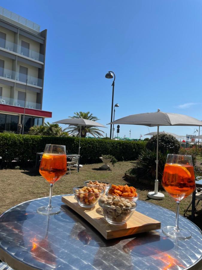 Hotel Diplomatic Bellaria-Igea Marina Esterno foto